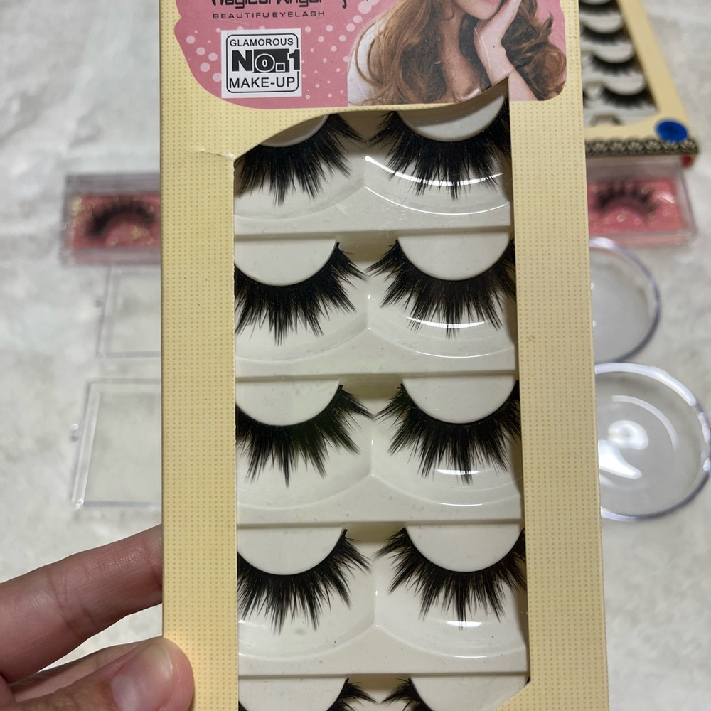 Dramatic Black Lashes for Bold Eye Looks